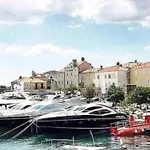 Lumiere Beach Apartment