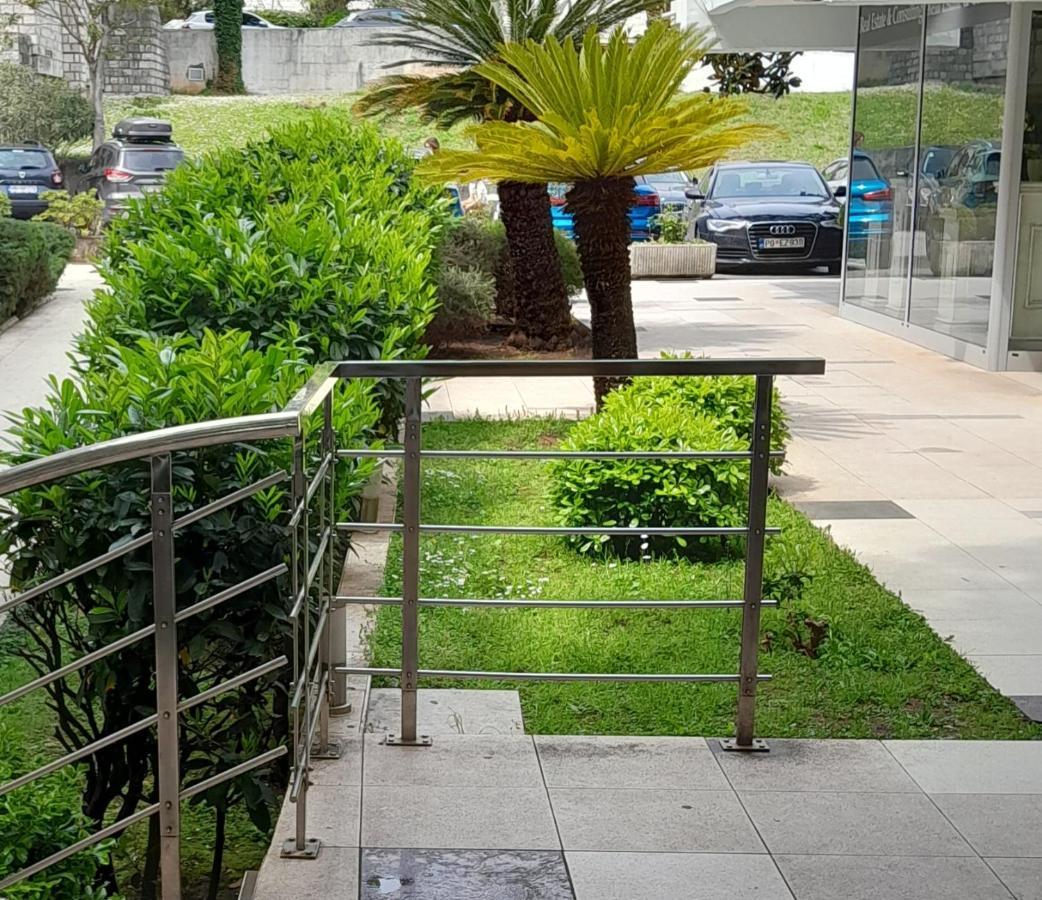 Konukevi Lumiere Budva